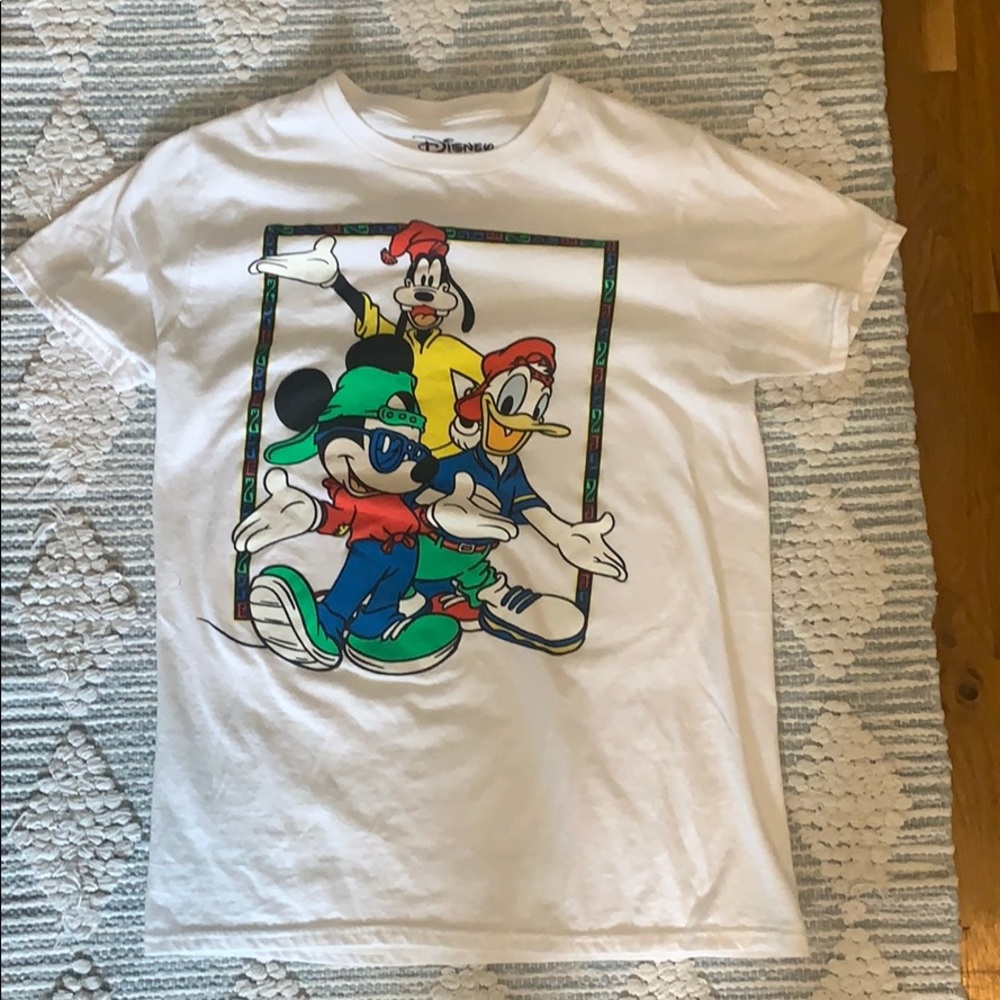 Men’s Disney Retro Tshirt size small